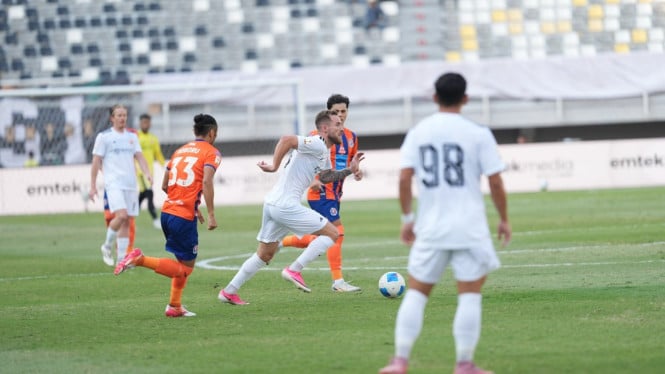 Persija Bawa Pulang Satu Poin dari Kandang Port FC, Pelatih Thailand Rutin Kesal dengan Cedera Pemain Kunci