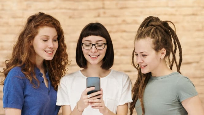 Bukan Sekedar Pamer: Ini Alasan Sebenarnya Kenapa Smartphone Flagship Masih Jadi Pilihan Utama
