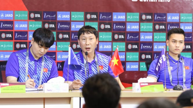Sorotan Media Korea untuk Kim Sang-sik: Peluang Emas Vietnam Terlewatkan Lawan Singapura