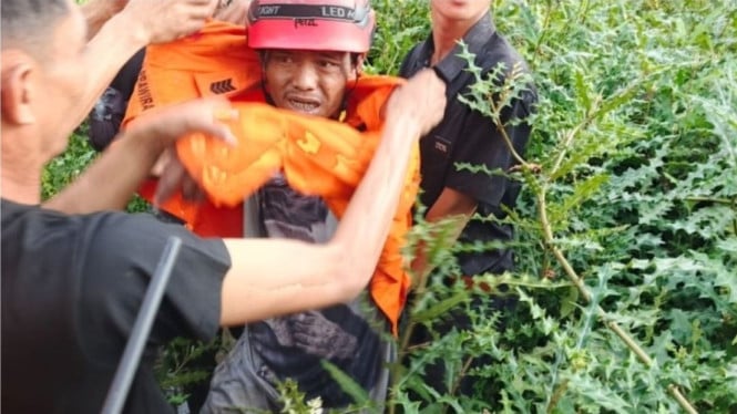 Dramatis! Pencarian 27 Jam Berakhir Manis, Pria Hilang di Hutan Kolam Asahan Ditemukan Selamat
