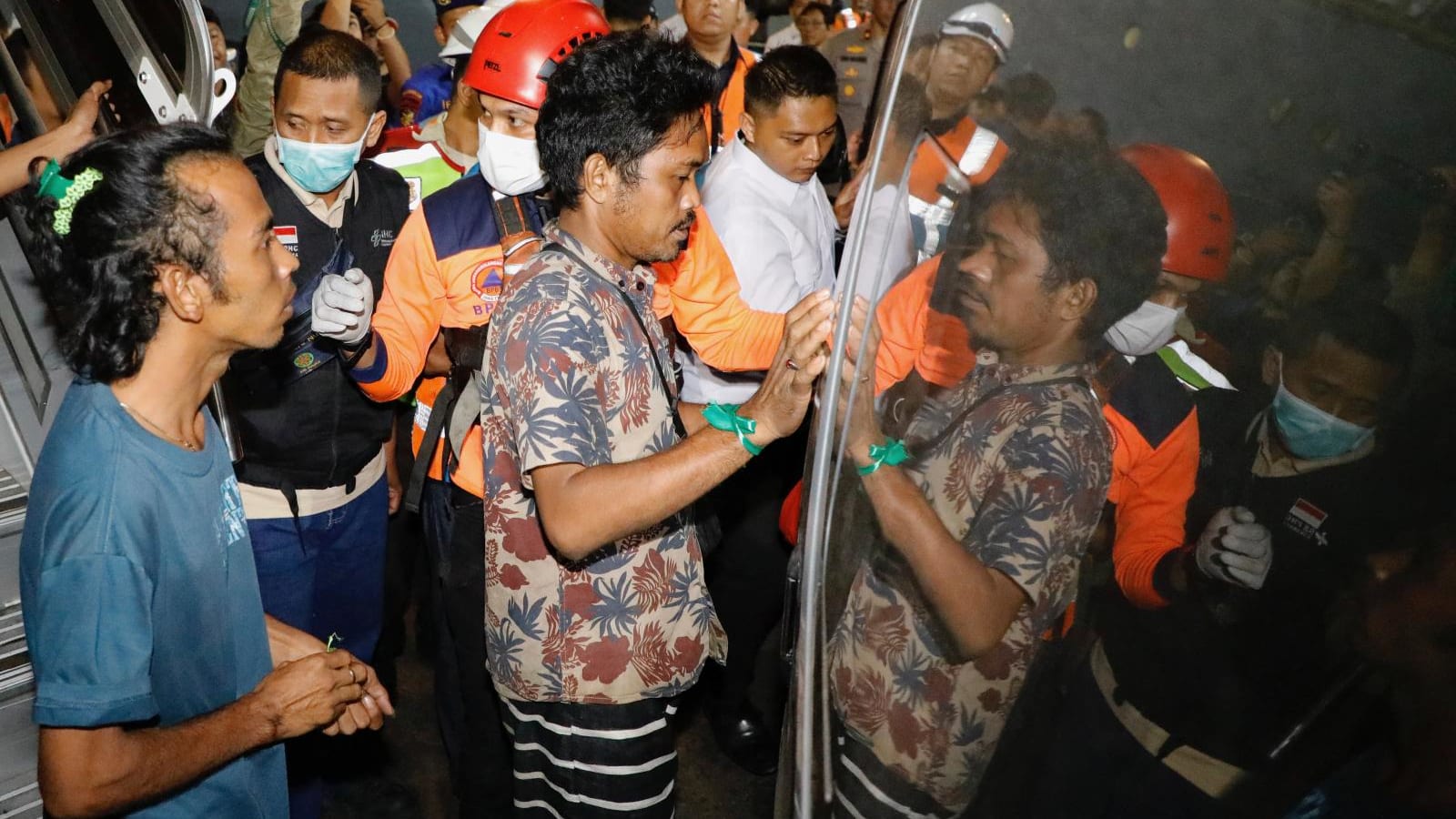 Kapal Penumpang Terbakar, Operasi Penyelamatan Terhambat Asap Tebal di Perairan Indonesia
