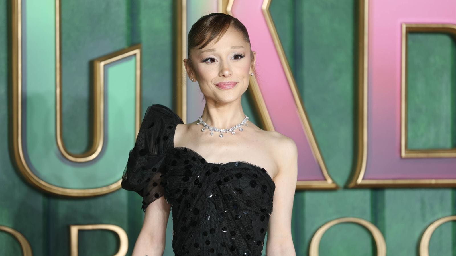 Ariana Grande Buka Suara soal Hiatus: Bukan Masalah Kesehatan, Tapi Kebutuhan Mental