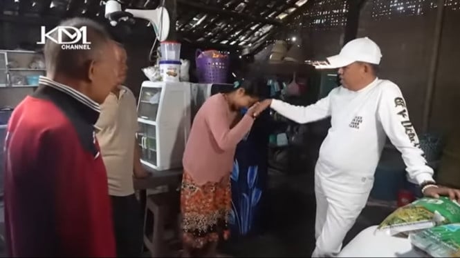 Kisah Mengharukan dari Indramayu: Pasangan Muda Rela Korban untuk Orang Tua, Dapat Hadiah Renovasi Rumah Miliaran