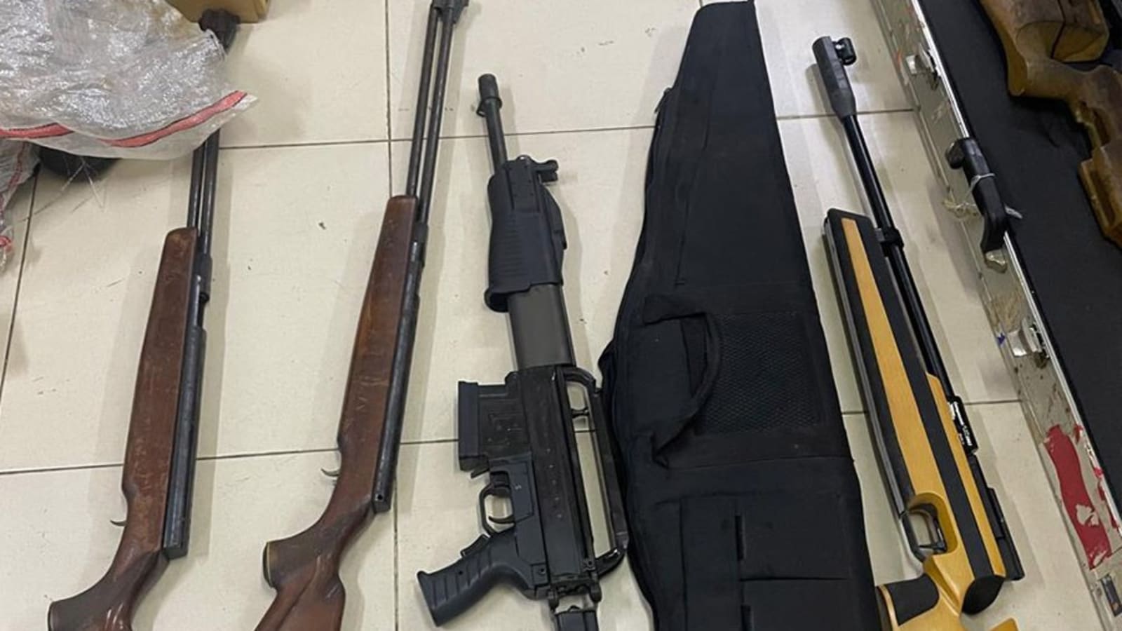 Sekolah Jaksel Gempar: Ribuan Airsoft Gun Hingga Barang Terlarang Digrebek Polisi