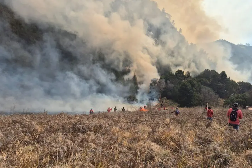 Gunung Bromo Membara, Jalur Wisata Masih Bersegel untuk Pengunjung