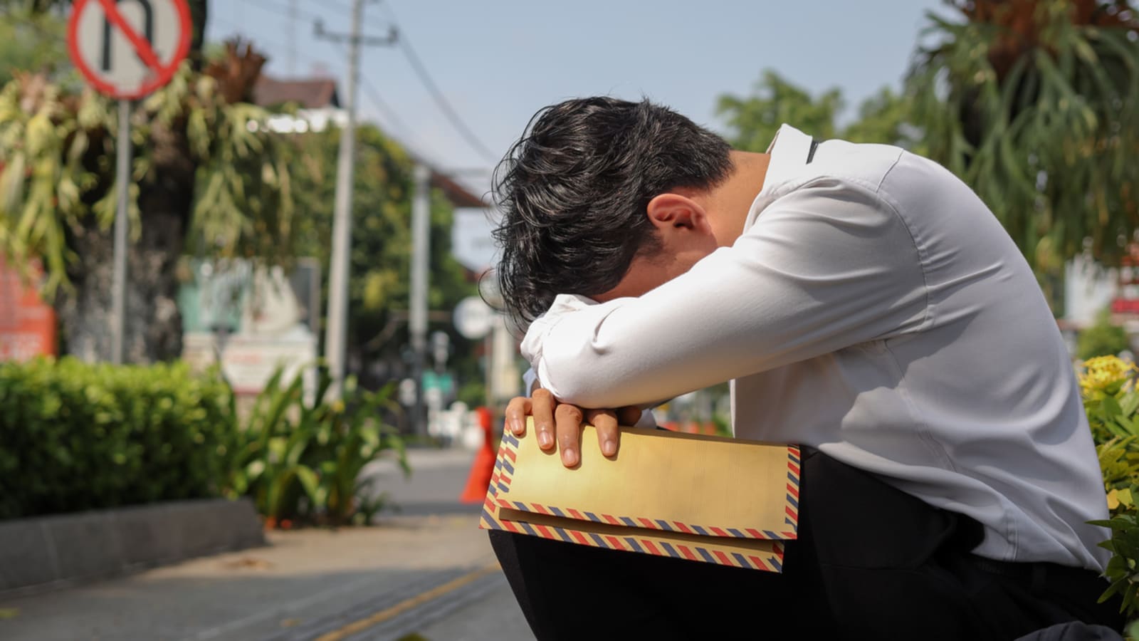 Generasi Muda Terjepit: Revolusi AI Telan Jutaan Lowongan Entry-Level di Seluruh Dunia