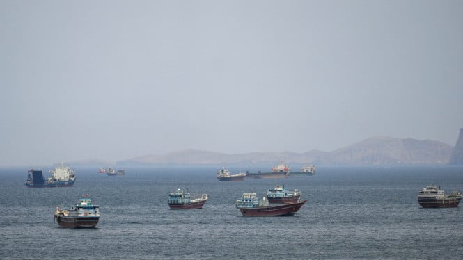 Teheran Gembok Selat Hormuz, Warningkan Kapal Asing Minta Izin atau Tidak Boleh Lewat