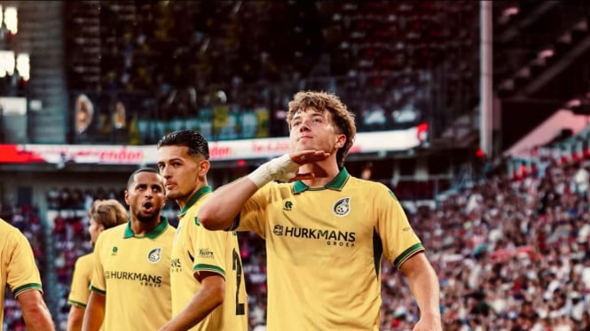 Danny Buijs Ingatkan Romeny dan Hubner Jangan Sombong Usai Bersapu Bersih di Cambuur