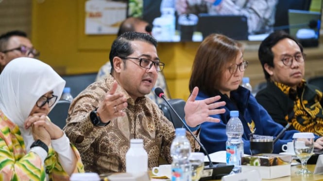 Menteri Ekraf Ingatkan Pemerintah: Jangan Abaikan Hak Cipta saat Terapkan Kemasan Rokok Polos