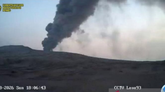 Anak Krakatau Kembali Bergemuruh: Dua Ledakan Dahsyat dalam Hitungan Menit Guncang Selat Sunda