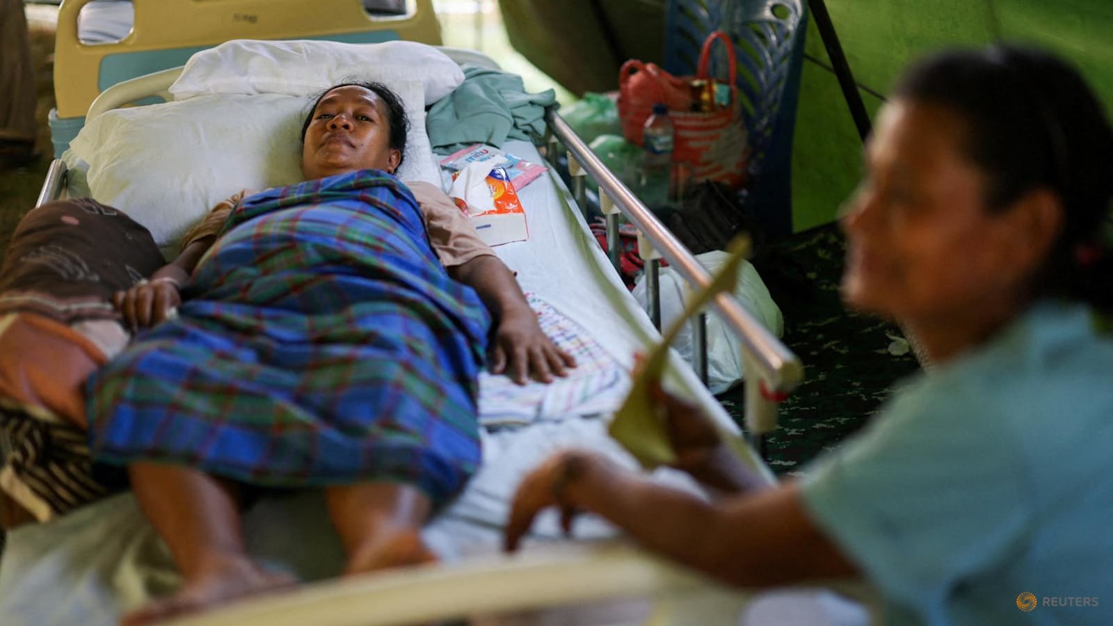 Melahirkan di Tengah Guncangan: Kisah Heroik Dokter Selamatkan Ibu dan Bayi Saat Gempa Dahsyat di NTT