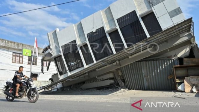 Gempa NTT Memicu Ribuan Kali Gempa Susulan, BMKG Ingatkan Warga Tinggalkan Rumah Retak