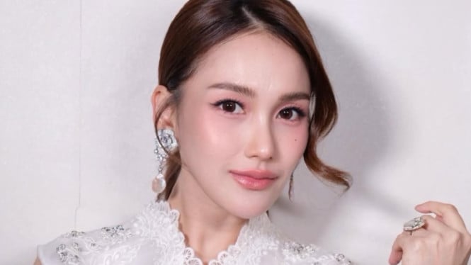 Taruhan Cinta Ayu Ting Ting dan Kevin Gusnadi: Tarot Ungkap Tanda Bahaya di Depan Pintu Pernikahan