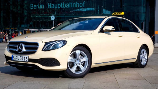 Mercedes-Benz Berambisi Kuasai Pasar Taksi Jerman Lagi dengan Strategi Diskon Gila-gilaan