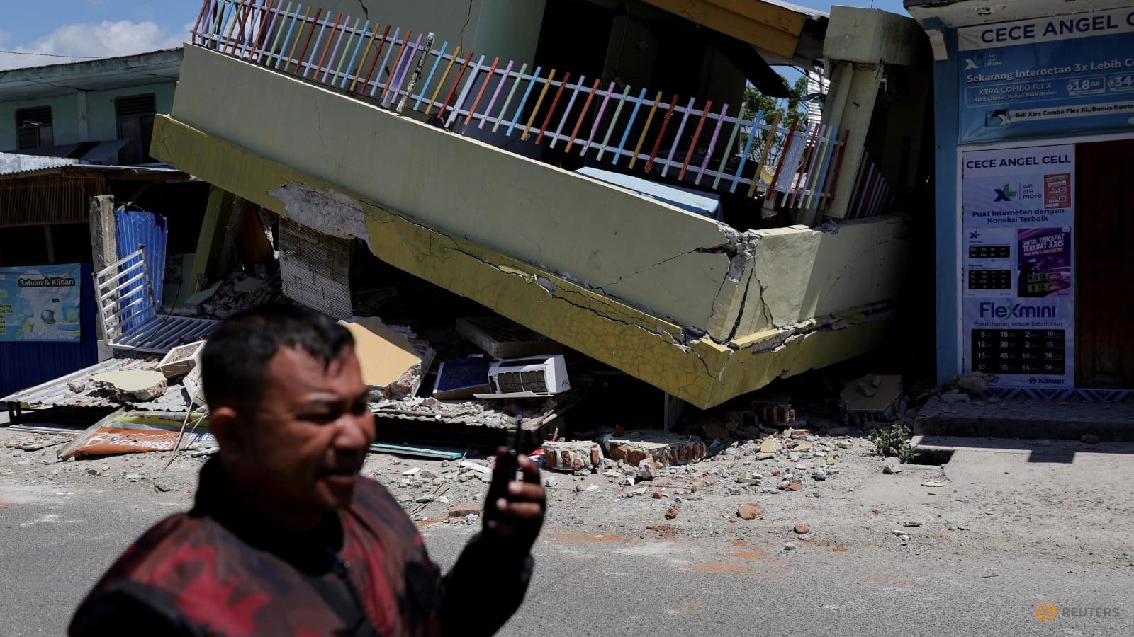 Flores Diguncang Gempa Susulan M 5,8, Tim Penyelamat Terus Jangkau Daerah Terisolasi