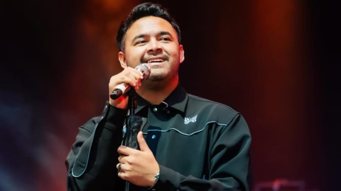 Nadhif Basalamah: Dari Penyanyi Muda Berbakat hingga Ikon Musik Indonesia yang Memesona