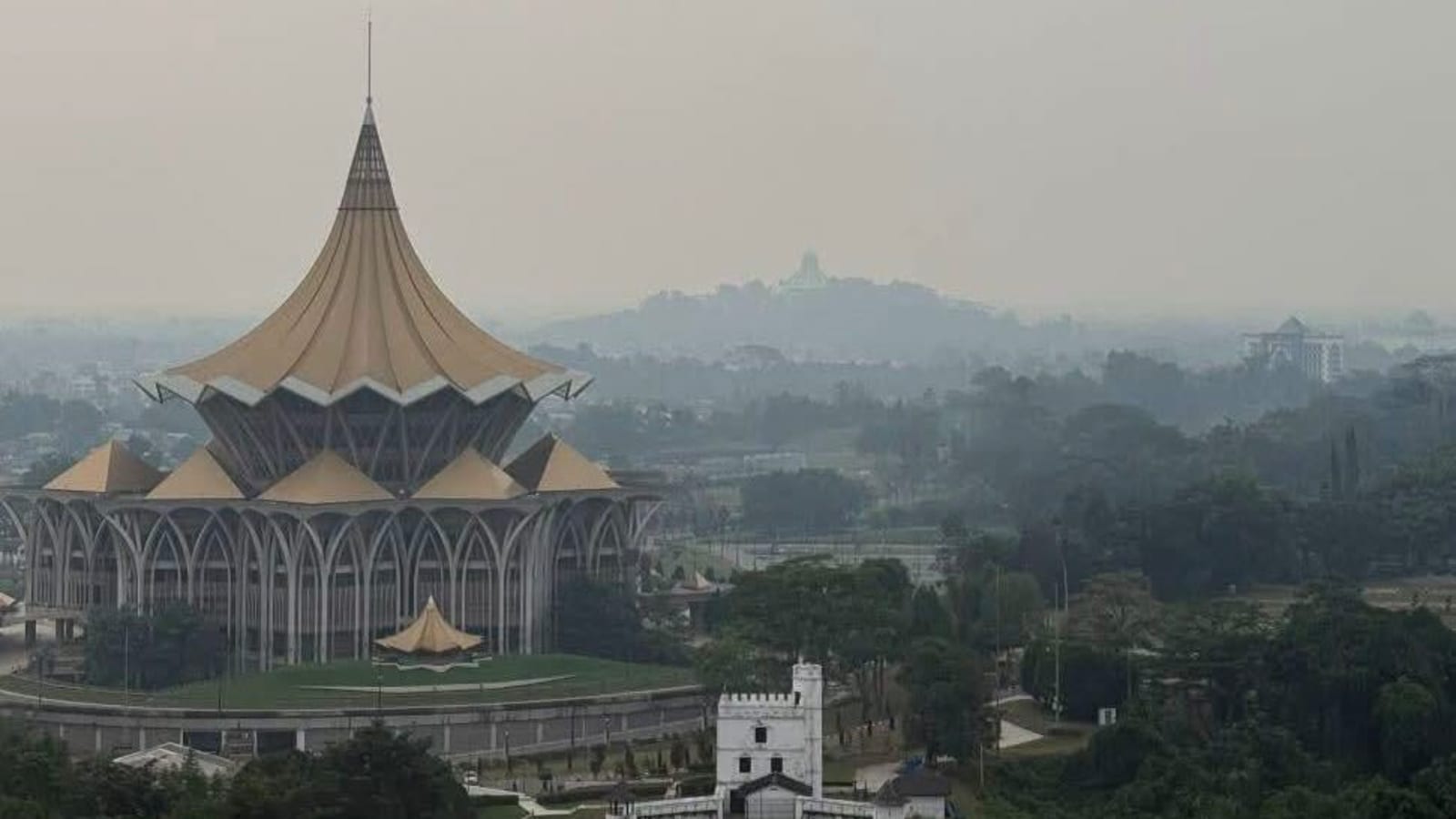 Krisis Udara Sarawak: 600 Sekolah Tutup Darurat Saat Polusi Mencapai Level Berbahaya