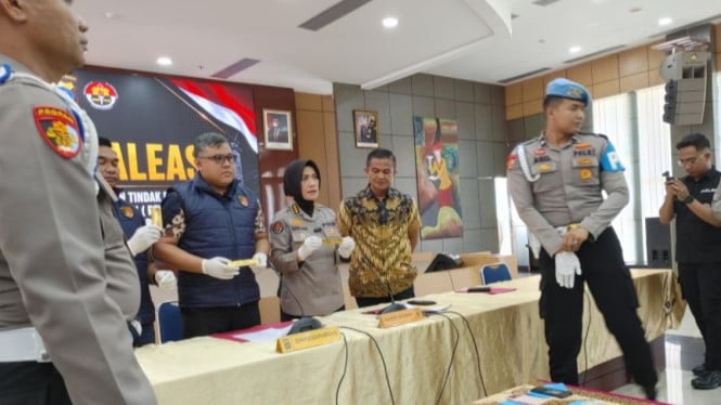 Sindikat Emas Ilegal Terbongkar: Pria India Tertangkap Membawa 1,4 Kg Emas Selundupan dari Sumbar