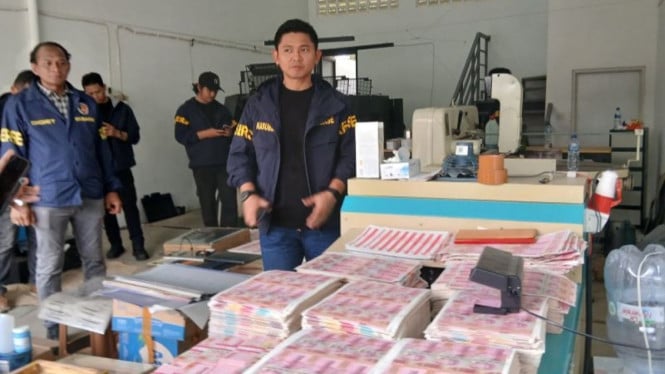 Operasi Besar-besaran: Polisi Tangkap Jaringan Pemalsuan Uang Senilai Rp36 Miliar di Serpong