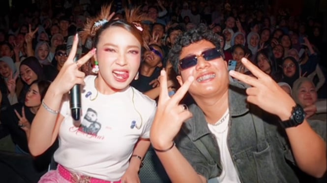 Dari Indonesian Idol ke Viral TikTok: Kisah Bunga Reyza di Balik Fenomena 'Astaga Bercanda'