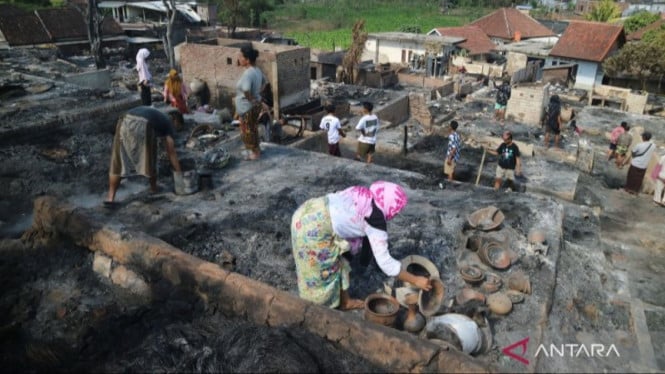Desa Adat Sade Lombok Hangus Dilalap Api, Ratusan Rumah Tradisional Menjadi Abu