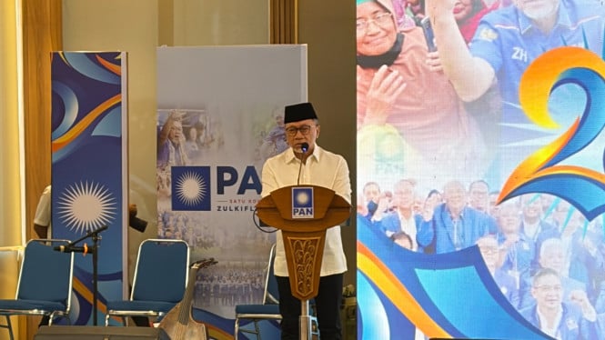 Zulhas Ajak Kader PAN Rela Potong Gaji Sebulan Demi Korban Gempa dan Kebakaran Hutan