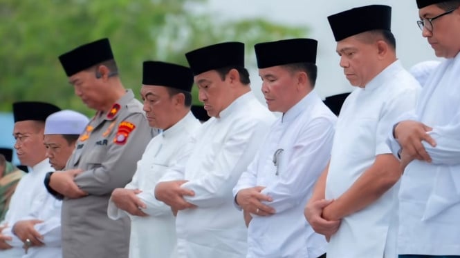 Gubernur Kalimantan Tengah Ajak Warga Salat Istisqa, Hujan Akhirnya Turun Membasahi Bumi
