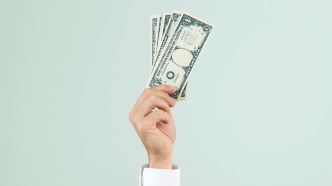 Strategi Bertahan Finansial: Mengapa Gen Z Beda Cara Menghemat dengan Boomer?