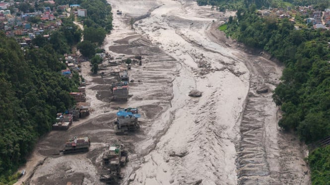 Pencarian Dramatis di Nepal: Ratusan Turis Asing Terperangkap dalam Bencana Alam