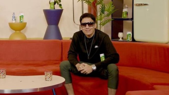 Dari Panggung Band ke Ruang Eksekutif: Perjalanan Karier Desta Usai Tinggalkan Vindes