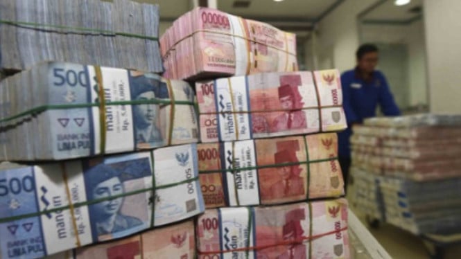 Rupiah Melonjak Tipis ke Rp 17.688, Tapi Kepercayaan Publik pada Prabowo-Gibran Terus Merosot