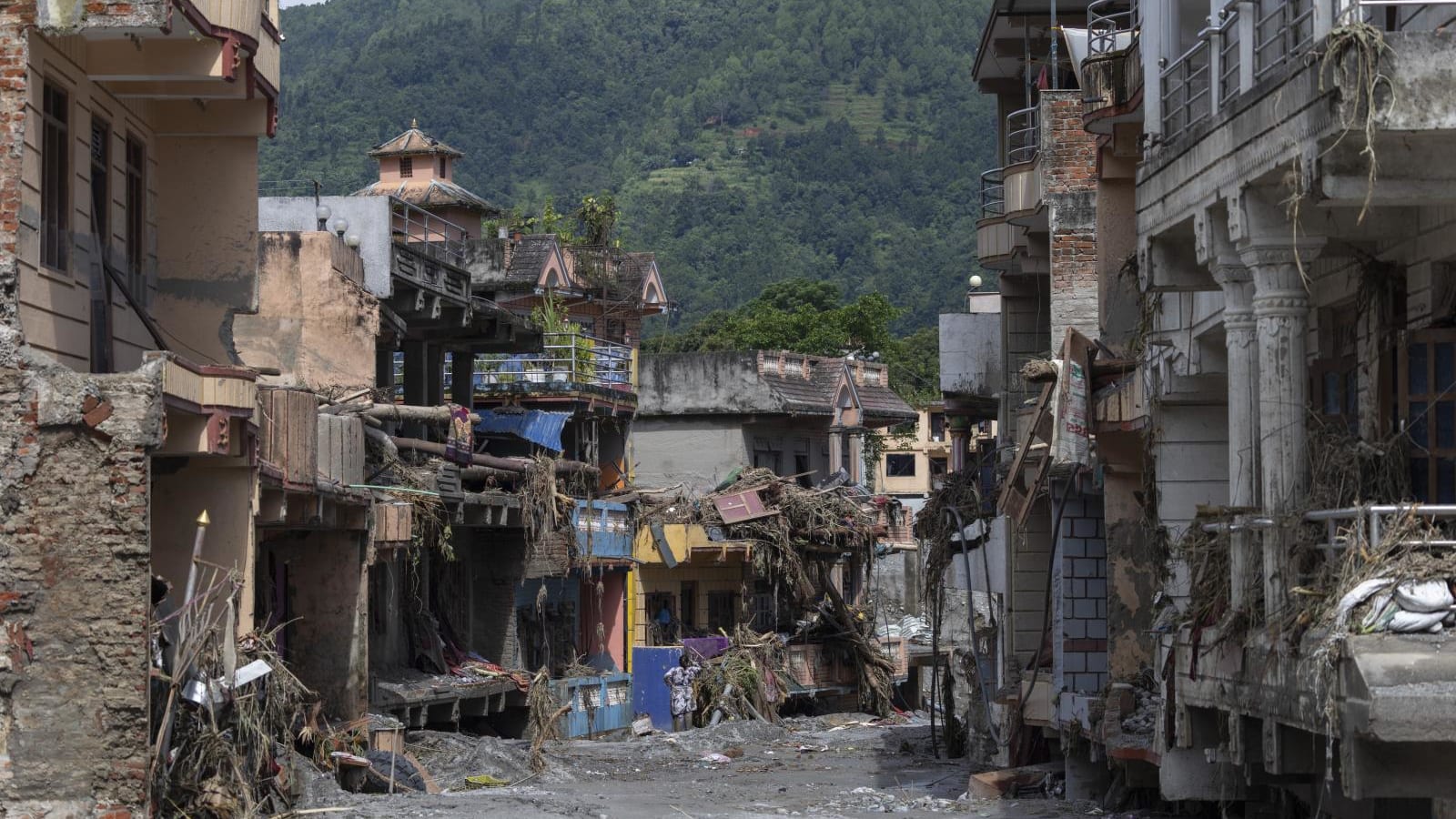 Banjir Bandang Nepal-Tibet Telan 400 Nyawa, Tim Penyelamat Berlomba Waktu Cari 1.400 Orang Hilang