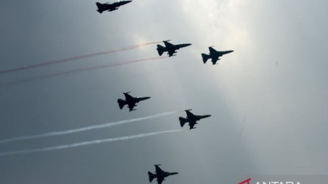 Jangan Panik! Ini Alasan TNI AU Terbangkan F-16 di Atas Jakarta Pagi Ini