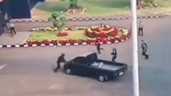 Detik-detik Mencekam: Pikap Nekat Jebol Pintu Masuk DPR, Sopir Dalam Kondisi Mabuk Berat