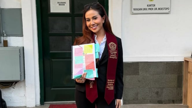 Mayang Lucyana Resmi Raih Gelar Sarjana, Wujudkan Impian Setelah Kehilangan Kakak Vanessa Angel