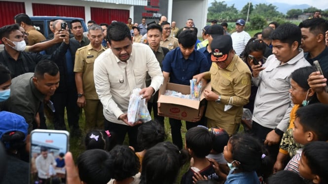 Gunung Sinabung Erupsi, Bobby Nasution Mobilisasi Bantuan Darurat untuk Ribuan Pengungsi