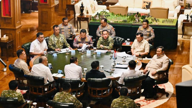 Panglima TNI dan Kapolri Adukan Laporan Situasi Keamanan Nasional ke Presiden Prabowo di Hambalang