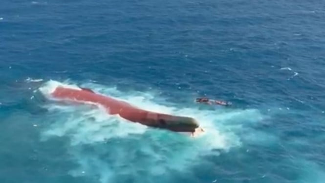 Misi Penyelamatan Spektakuler: Helikopter Kejar Korban KM Virgo di Tengah Badai Laut