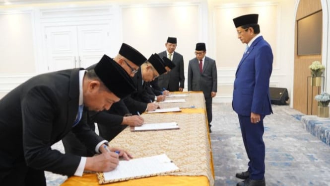 Basnang Said Resmi Pimpin Dirjen Pesantren, Menag Nasaruddin Lantik Lima Pemimpin PTKN Sekaligus