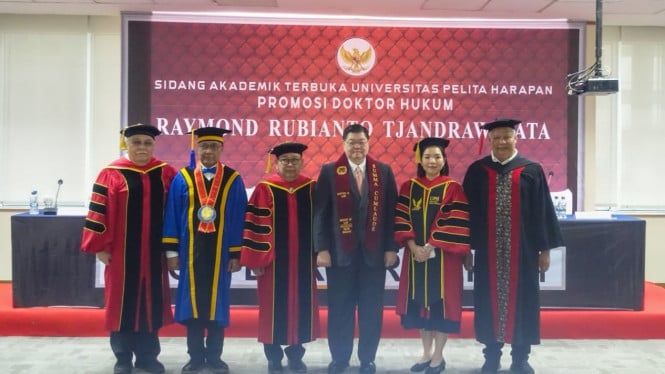 Dari Inovasi ke Pasien: Bagaimana Prof Raymond Tjandrawinata Ubah Wajah Industri Farmasi Indonesia