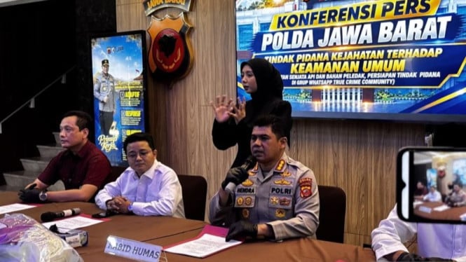 Sindikat Pembuatan Senjata Ilegal Terbongkar di Bandung Barat, Pelaku Ditangkap dengan Puluhan Bukti Rakitan