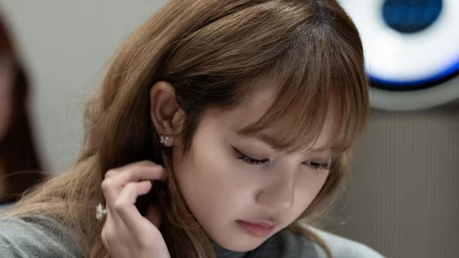 Lisa Konfirmasi Komitmen Penuh di BLACKPINK, EP Press Play Ungkap Cerita Hidup Pribadi