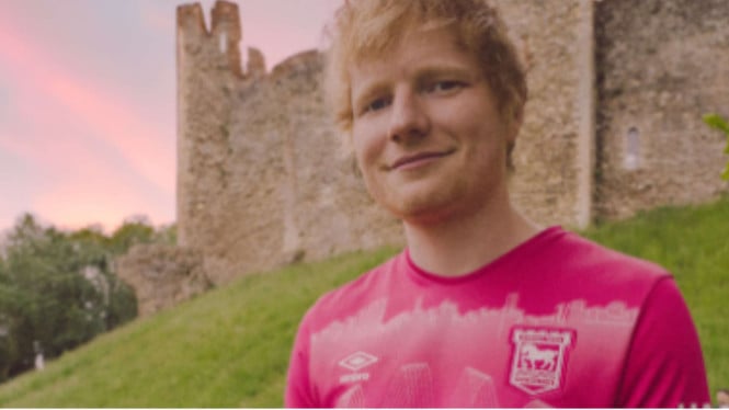 Ed Sheeran Meminta Maaf Usai Kontroversi Pernyataan Gaza di Konser Philadelphia