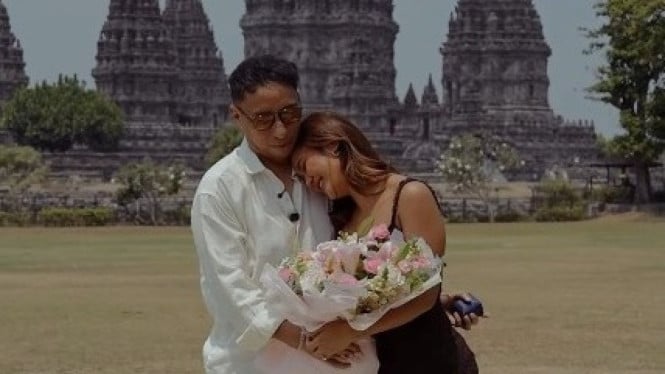 Cincin Berlian Berkilau Menanti di Candi Prambanan, Marion Jola Akhirnya Jadi Istri Dennis Talakua