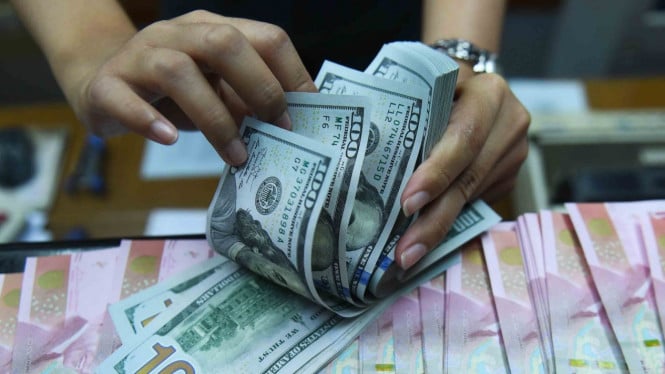 Rupiah Tertekan di Rp 17.779: Defisit APBN dan Lonjakan Minyak Jadi Batu Loncatan Melemahnya Nilai Tukar