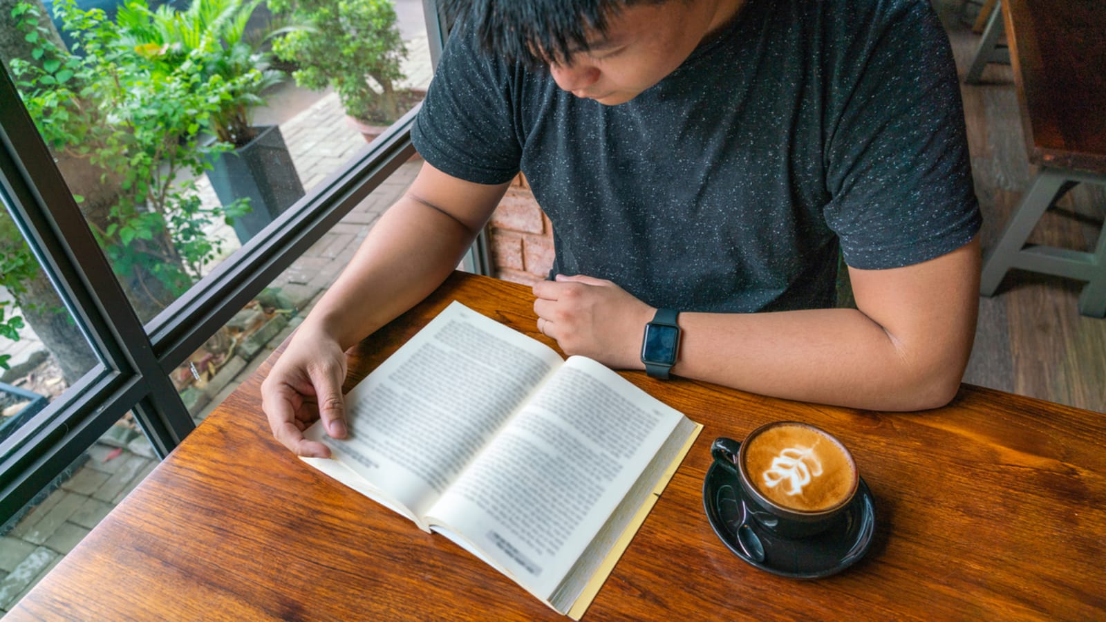 Tumpukan Buku Menggunung tapi Semangat Membaca Hilang? Ini Cara Bangkit dari Reading Slump