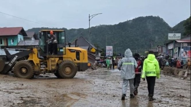 Banjir Bandang Solok Bikin Jalan Nasional Hancur, Kemen PU Langsung Kerahkan Alat Berat