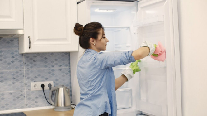 Kulkas Bau Menyengat? 5 Trik Ampuh Ini Bakal Buat Dapur Kamu Harum Sepanjang Hari