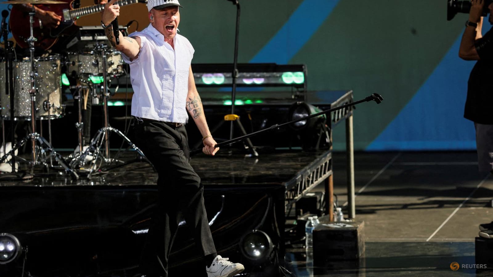 Macklemore Lawan Pencoretan Ed Sheeran dengan Tur Amal Palestina yang Bombastis