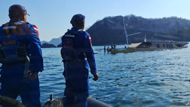 Dramatis! Kapal Wisata Tenggelam di Labuan Bajo, 13 Penumpang Berhasil Dievakuasi